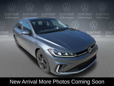 Used 2025 Volkswagen Jetta SE w/ Sunroof Package FWD image 3