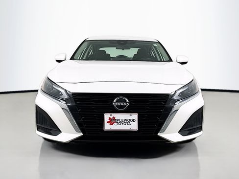 Used 2023 Nissan Altima 2.5 SV w/ SV Premium Package FWD image 2