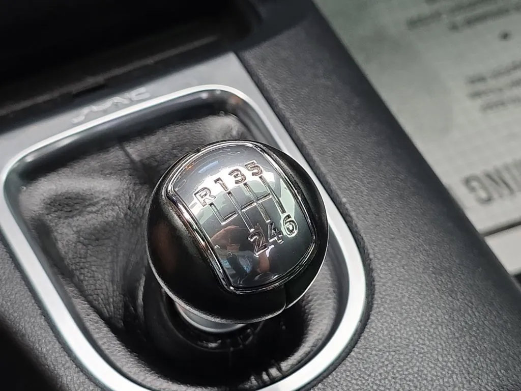 Used 2021 Ford Mustang Coupe RWD image 27
