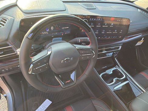 New 2027 Chevrolet Traverse RS w/ LPO, Floor Liner Package FWD image 4