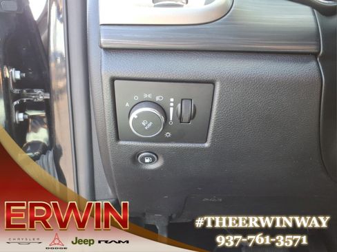 Used 2020 Jeep Grand Cherokee Altitude AWD/4WD image 15