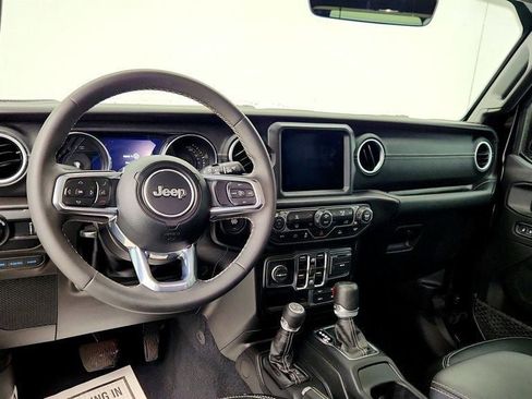 Used 2023 Jeep Wrangler Unlimited Sahara AWD/4WD image 12