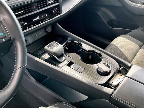 Certified 2025 Nissan Rogue SV AWD/4WD image 16