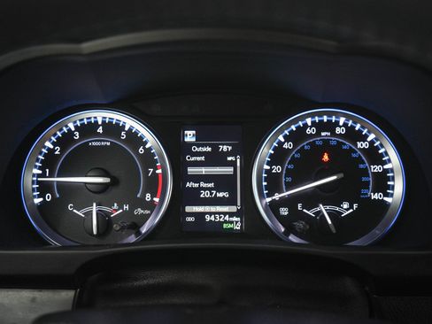 Used 2017 Toyota Highlander XLE AWD/4WD image 24
