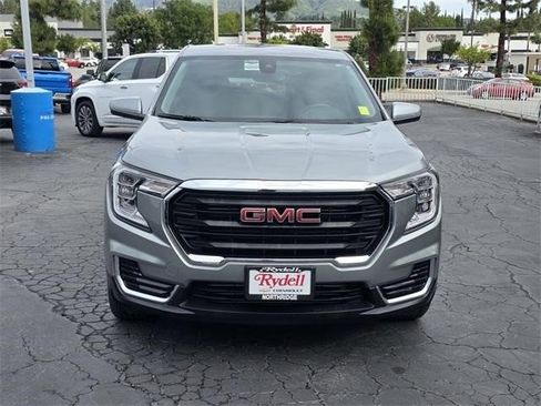 Certified 2024 GMC Terrain SLE image 2
