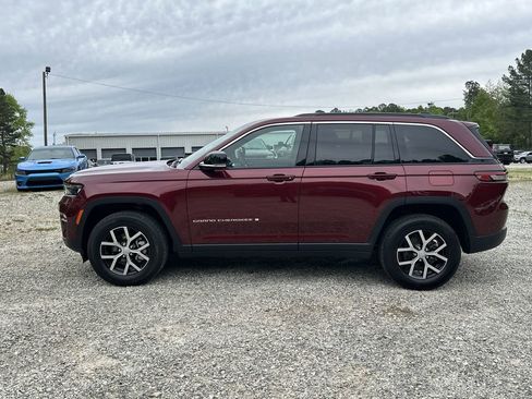 Used 2024 Jeep Grand Cherokee Limited image 6
