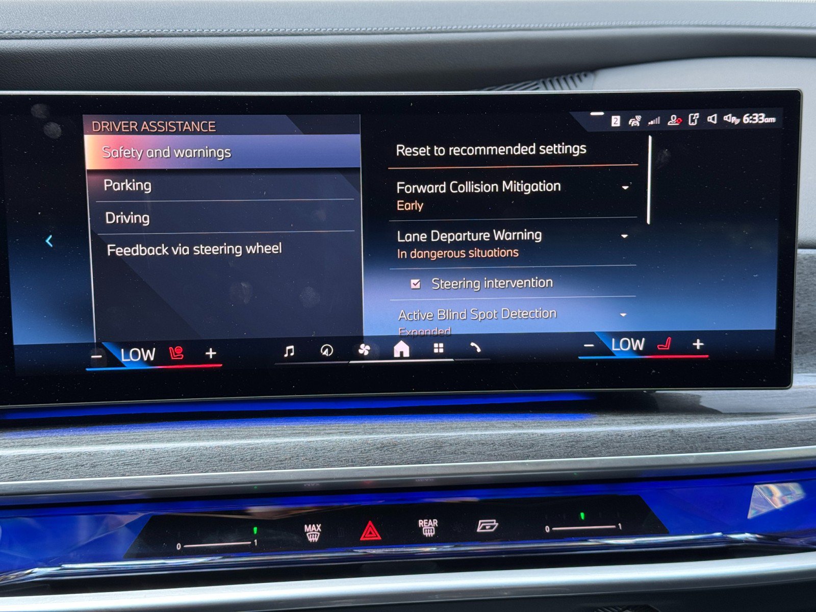 Used 2023 BMW 740i w/ Parking Assistance Package RWD image 30