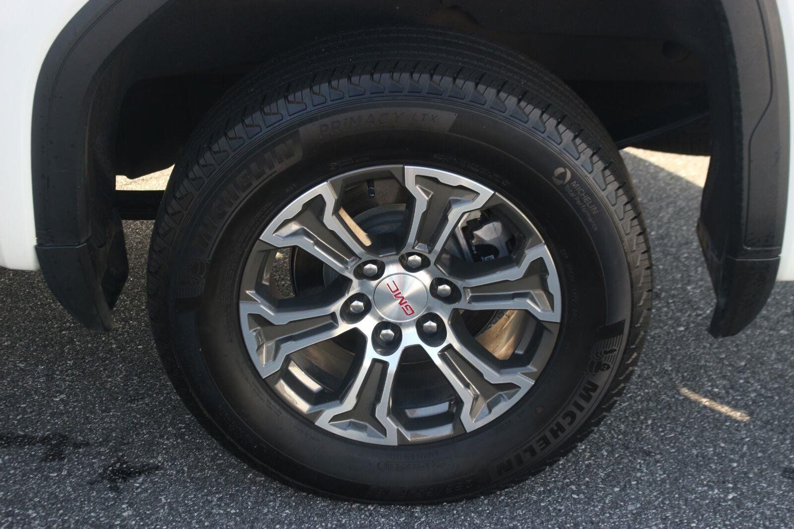 Used 2025 GMC Sierra 1500 SLT AWD/4WD image 39