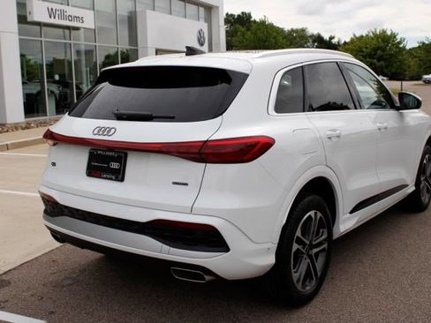 Used 2025 Audi Q5 Premium Plus w/ Premium Plus AWD/4WD image 3