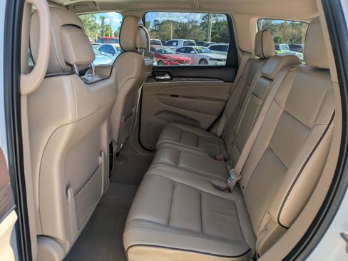 Used 2020 Jeep Grand Cherokee Overland image 14