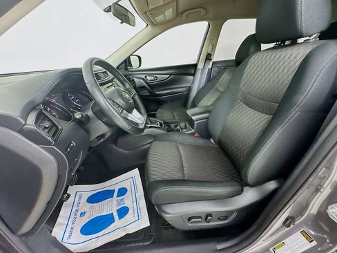 Used 2018 Nissan Rogue SV w/ Premium Package FWD image 25