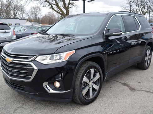 Used 2021 Chevrolet Traverse LT w/ LT Premium Package image 2