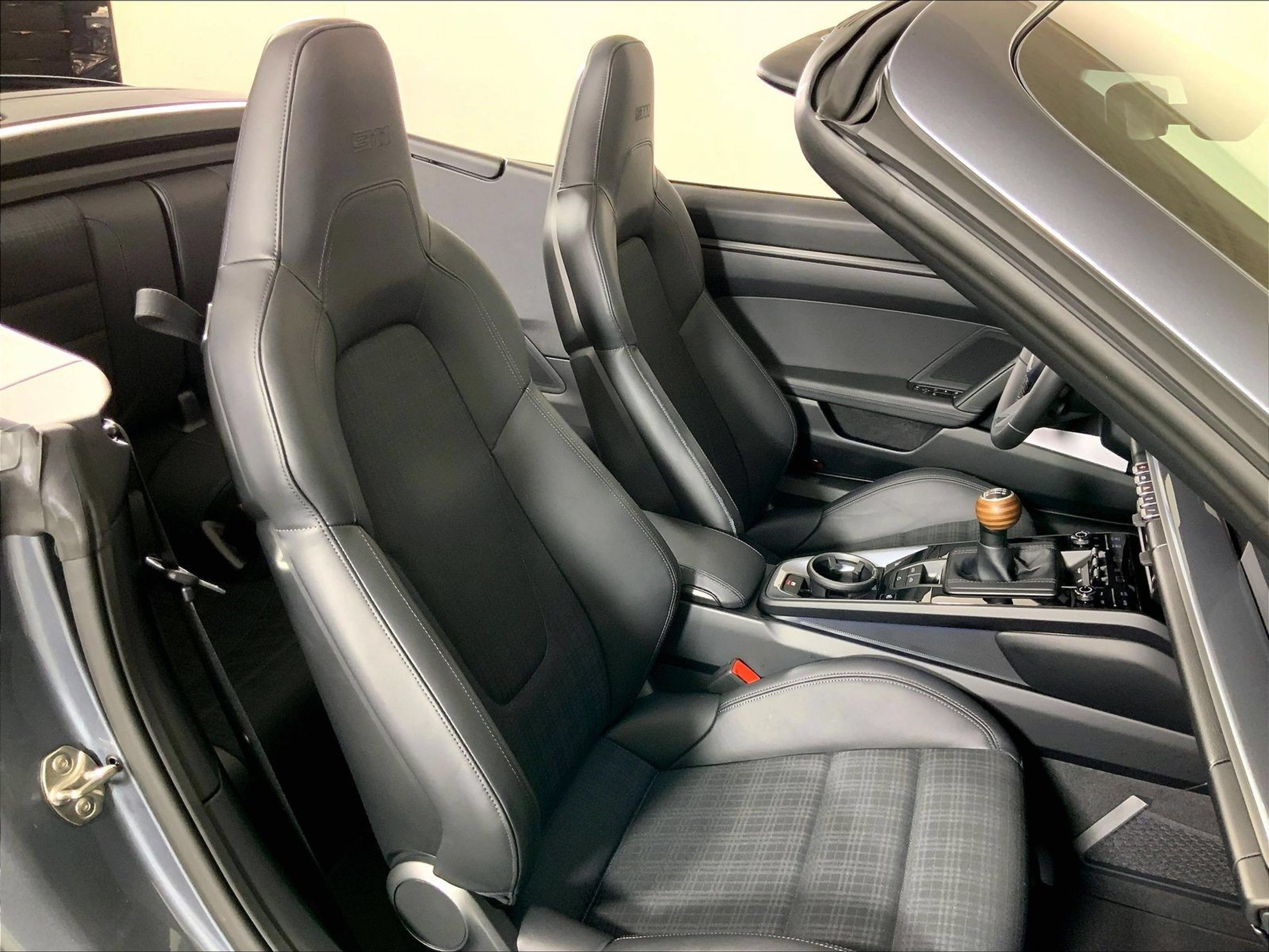Used 2026 Porsche 911 Carrera T RWD image 18