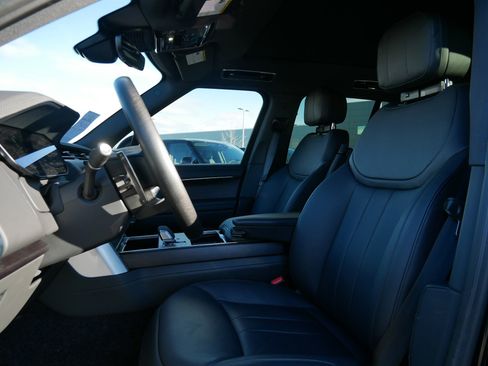New 2026 Land Rover Range Rover SE image 3