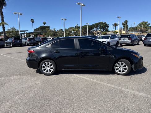Used 2021 Toyota Corolla LE image 6