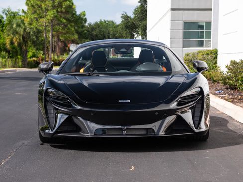 Used 2023 McLaren Artura RWD image 3