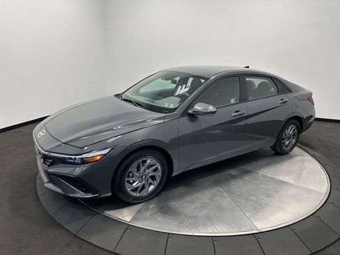 Certified 2025 Hyundai Elantra Hybrid FWD image 4
