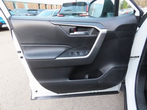 Used 2020 Toyota RAV4 XLE image 15