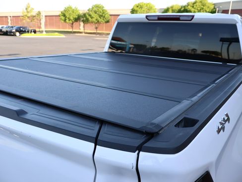 Used 2023 GMC Sierra 1500 SLE AWD/4WD image 25