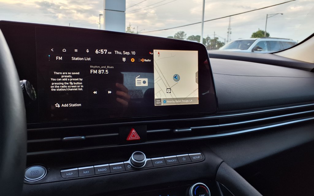 Used 2023 Hyundai Elantra SEL w/ Convenience Package FWD image 26
