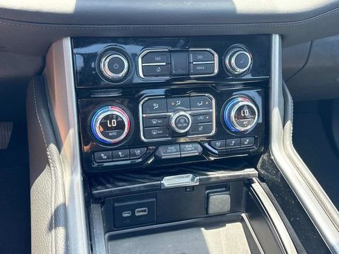 Used 2024 GMC Yukon XL Denali w/ Advanced Technology Package AWD/4WD image 35