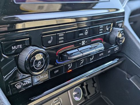 New 2025 Jeep Grand Cherokee Altitude image 22