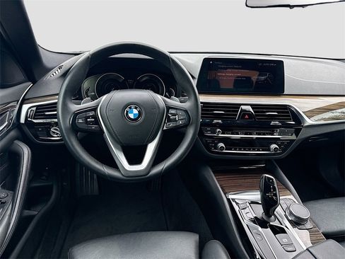 Used 2018 BMW 530e image 24