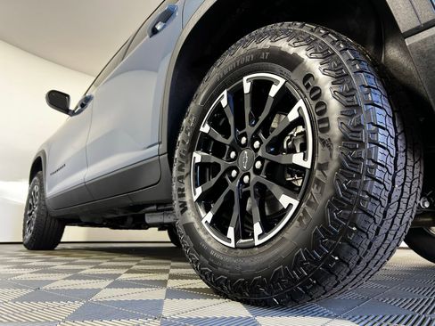 Used 2025 Chevrolet Traverse Z71 image 29