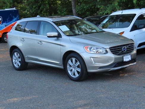 Used 2016 Volvo XC60 T6 w/ Proximity Package AWD/4WD image 8