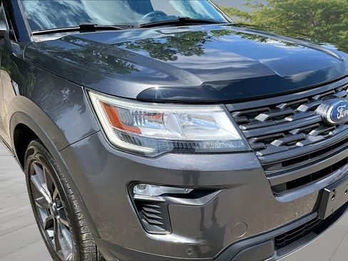 Used 2018 Ford Explorer XLT w/ XLT Appearance Package AWD/4WD image 29