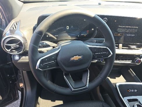 New 2026 Chevrolet Equinox LT w/ Convenience Package II AWD/4WD image 16