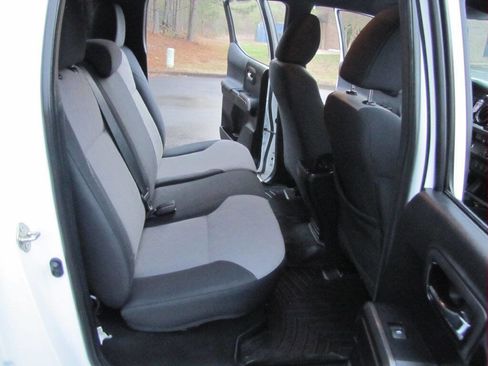 Used 2020 Toyota Tacoma TRD Off-Road w/ Technology Package image 19