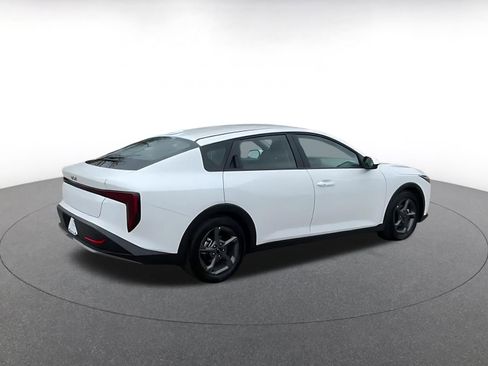 Used 2025 Kia K4 LXS image 14