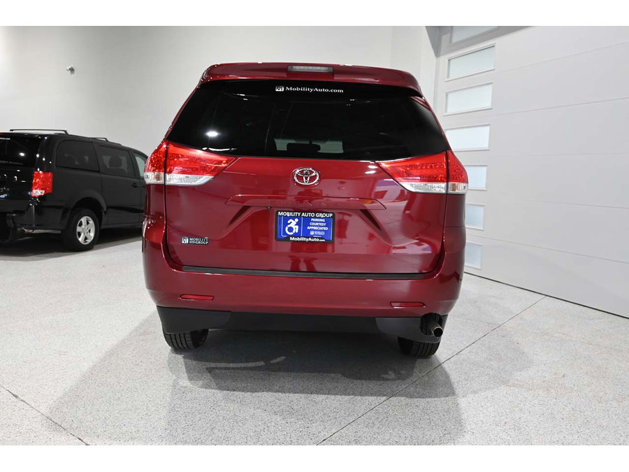 Used 2013 Toyota Sienna LE FWD image 7