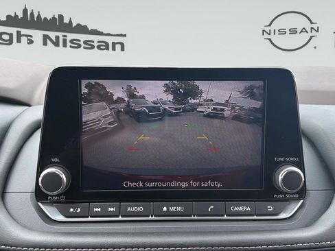 Used 2023 Nissan Rogue S AWD/4WD image 18