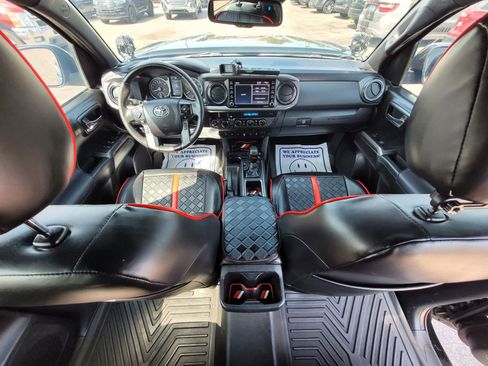 Used 2022 Toyota Tacoma TRD Off-Road image 17