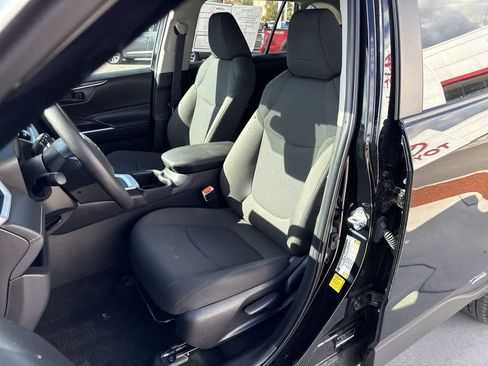Used 2025 Toyota RAV4 LE AWD/4WD image 11