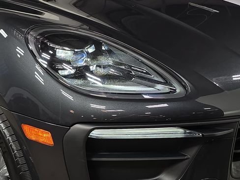Certified 2023 Porsche Macan AWD/4WD image 12