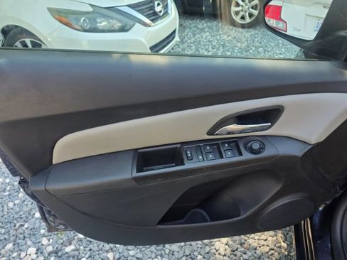 Used 2015 Chevrolet Cruze LS FWD image 11