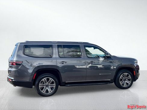 Used 2022 Jeep Wagoneer Series III AWD/4WD image 5