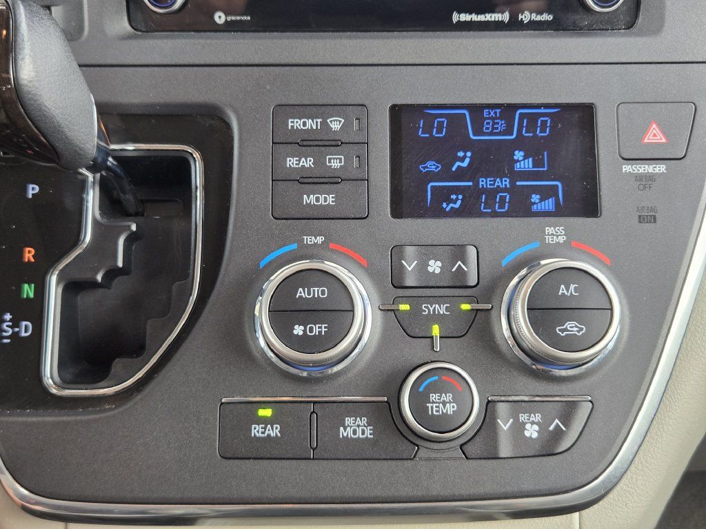 Used 2018 Toyota Sienna XLE w/ XLE Navigation Package FWD image 19