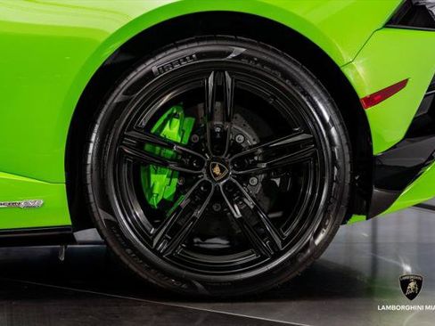 Used 2021 Lamborghini Huracan EVO RWD image 14