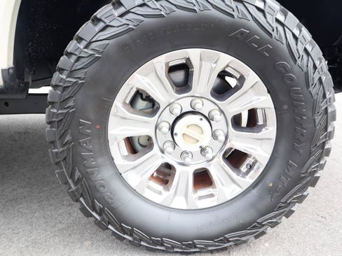 Used 2017 Ford F250 XLT w/ XLT Premium Package AWD/4WD image 17