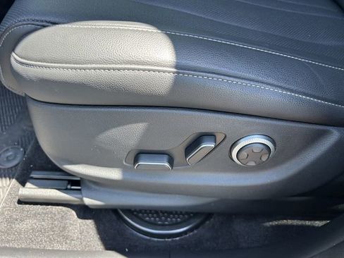 Used 2025 Genesis GV80 2.5T Select image 25