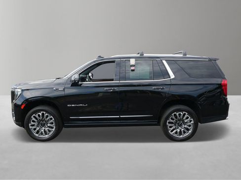 Used 2023 GMC Yukon Denali Ultimate AWD/4WD image 2