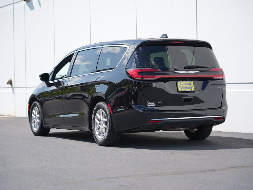 Used 2025 Chrysler Pacifica Select FWD image 6