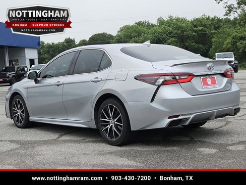 Used 2024 Toyota Camry SE w/ Convenience Package FWD image 7