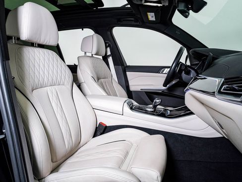 Used 2020 BMW X5 M50i w/ Executive Package image 15