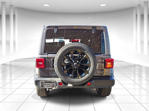 Used 2025 Jeep Wrangler Unlimited Sahara image 4