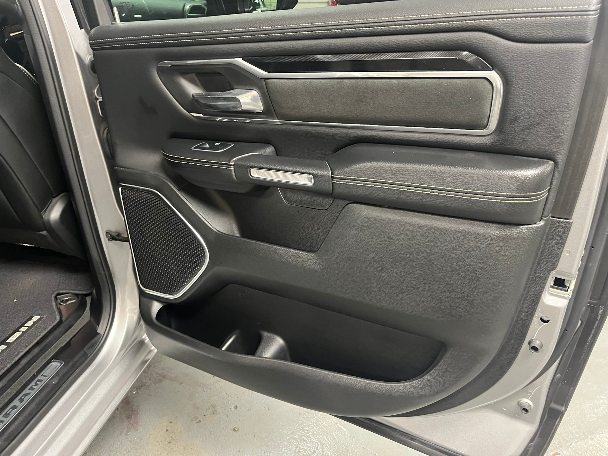 Used 2022 RAM 1500 Laramie w/ Sport Appearance Package AWD/4WD image 26